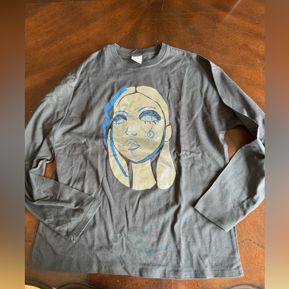 ✨SALE ✨ ZARA SHINY FACES T-SHIRT
✨SALE ✨ - Picture 5 of 5